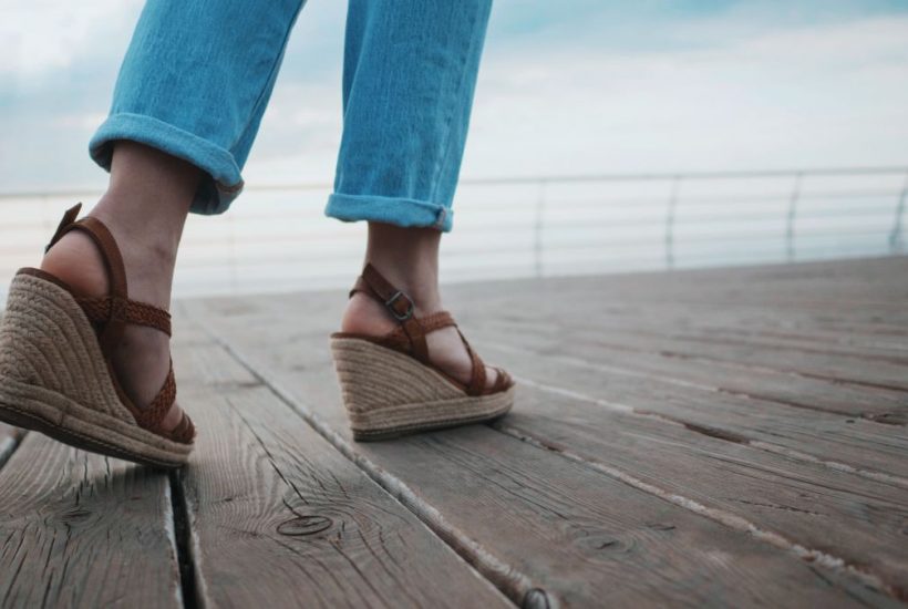 Botki na koturnie – świetna alternatywa dla szpilek