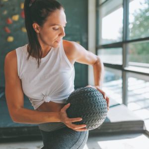 Ćwiczenia z piłkami lekarskimi dla poprawy stabilizacji i siły mięśniowej